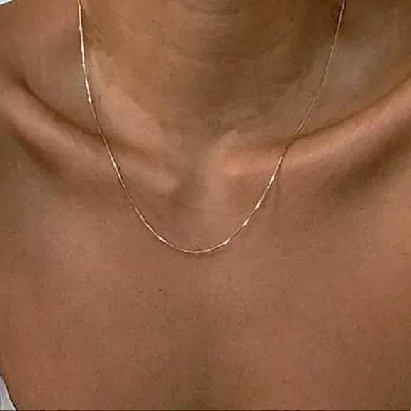 NEW 18K Gold Thin Snake Chain Necklace - Picture 4 of 4